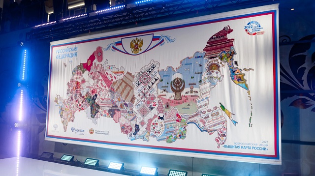 Чувашские мастера представили «Вышитую карту России» с новыми регионами страны
